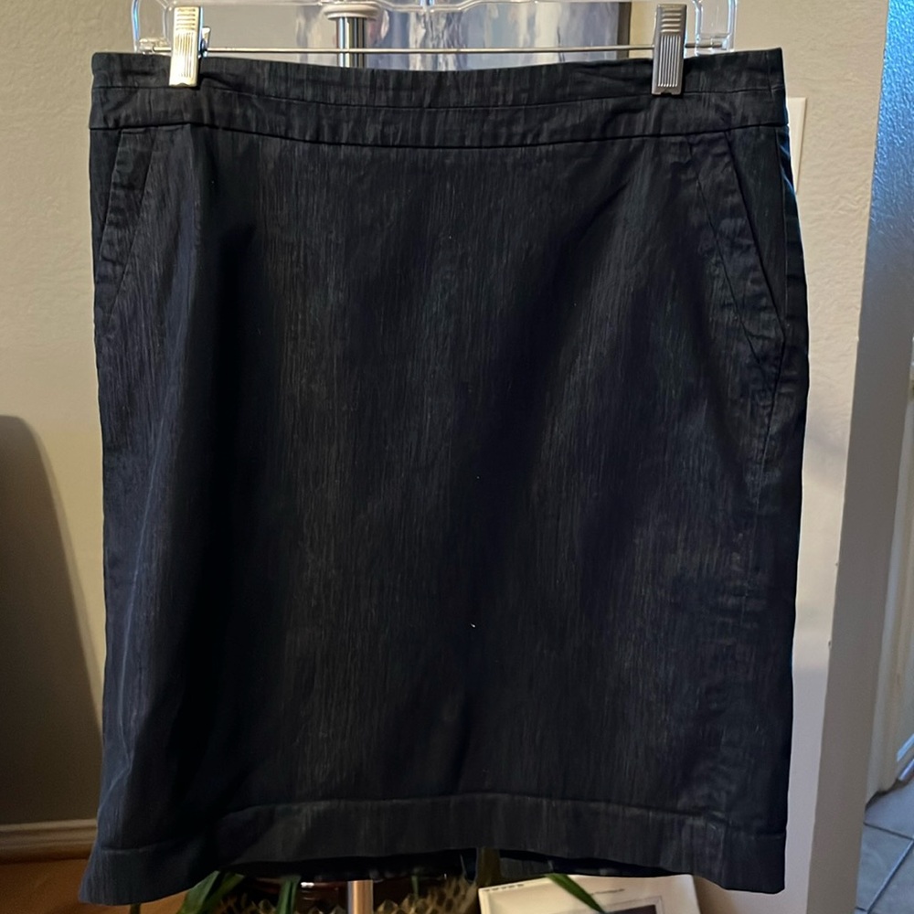 Cute LOFT skirt size 12 Petite